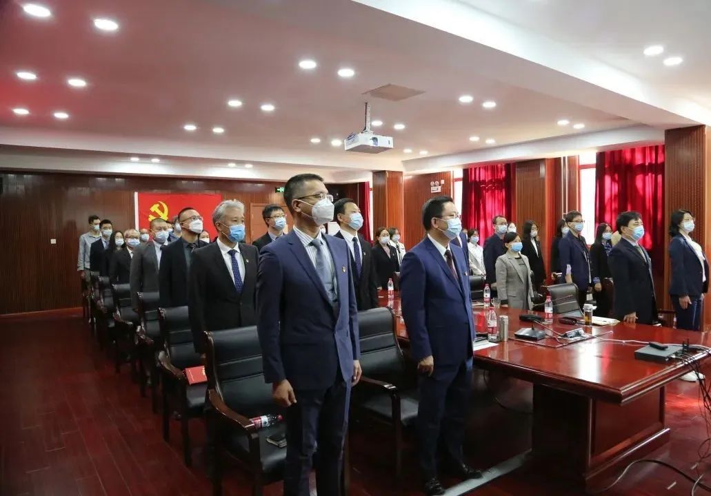 大华公司干部职工热切关注党的二十大开幕